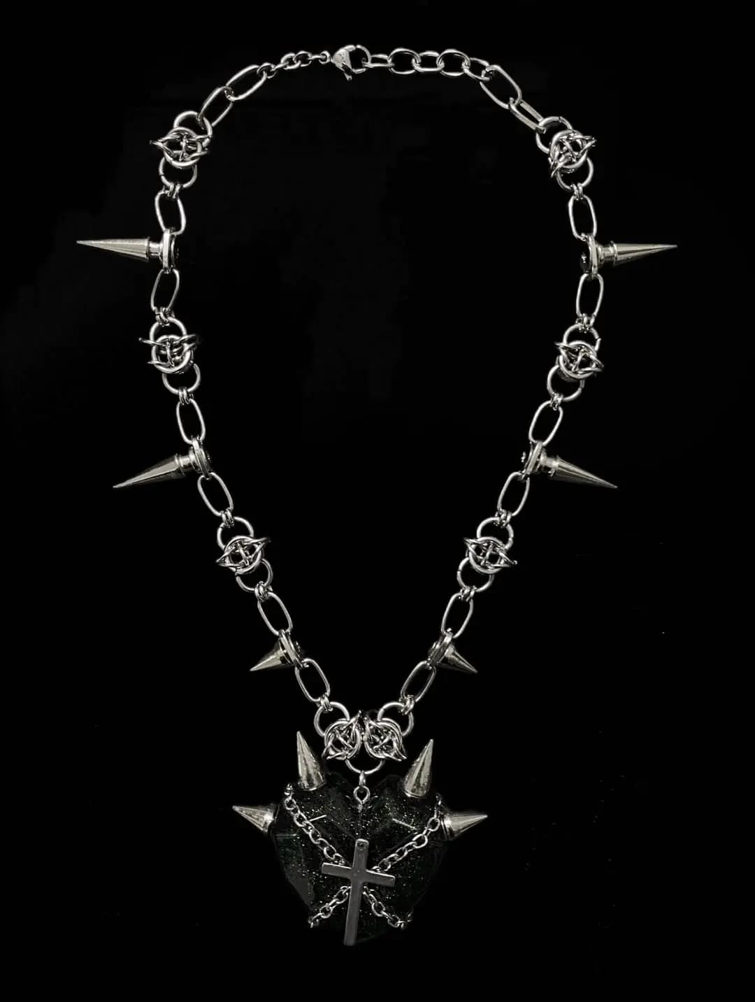 Obsidian Spikeheart Chainmail Necklace