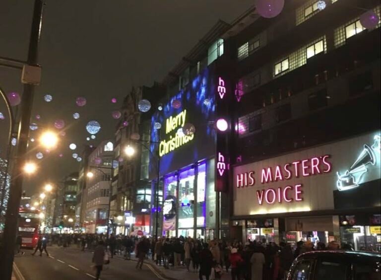 Oxford Street Gift Shop in London– A Mixed Experience for Visitors