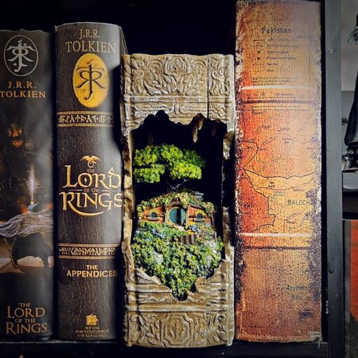 Hobbit Book Nook - The Lord of the Rings