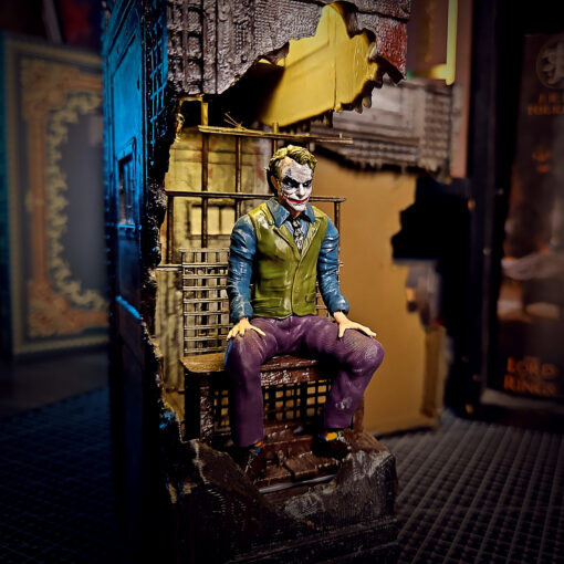 Joker Book Nook - The Dark Knight Prison Scene - Image 2