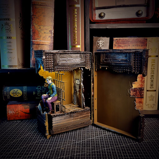 Joker Book Nook - The Dark Knight Prison Scene - Image 5