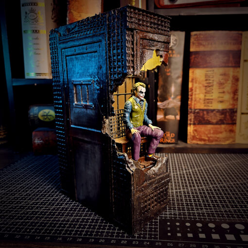 Joker Book Nook - The Dark Knight Prison Scene - Image 3