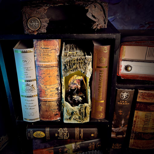 Tyrannosaurus Rex (T-Rex) Book Nook - Jurassic World - Image 9