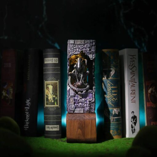 Xenomorph Book Nook - Predator Alien