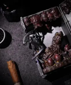 Alternative view of Xenomorph Book Nook - Predator Alien