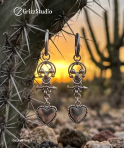 Chainmail Toggle Heart Drop Earring - Image 4