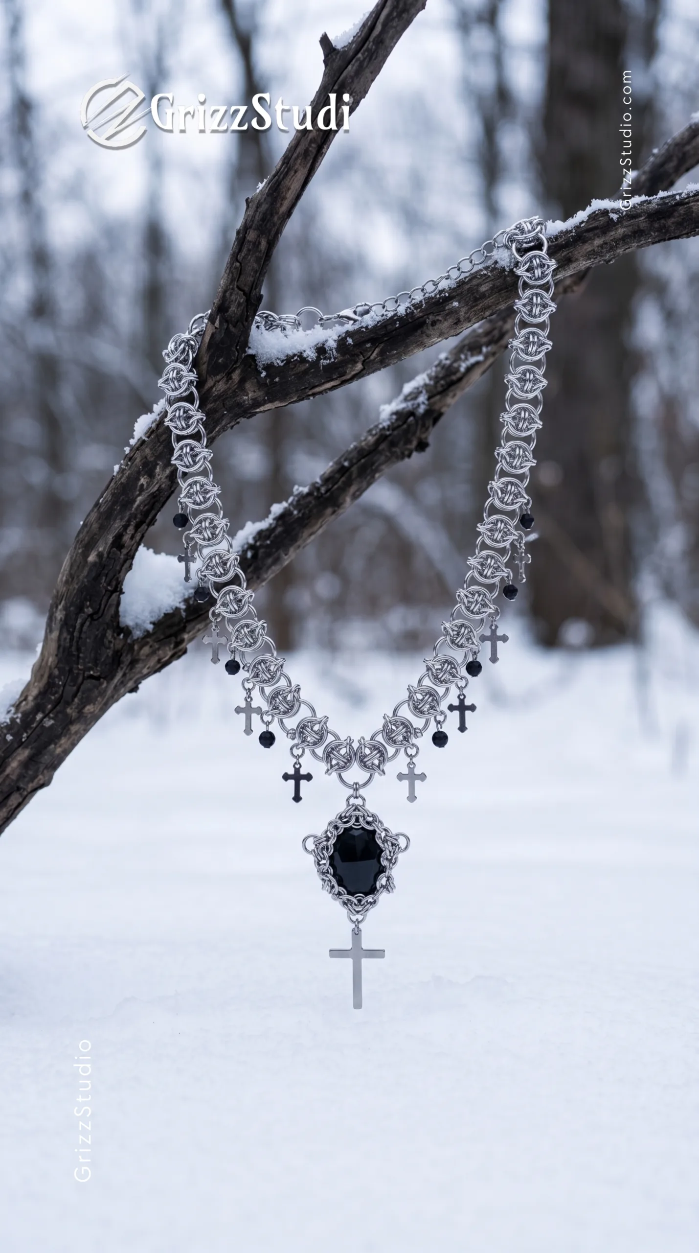 Obsidian Emblem Chainmail Necklace - Image 5