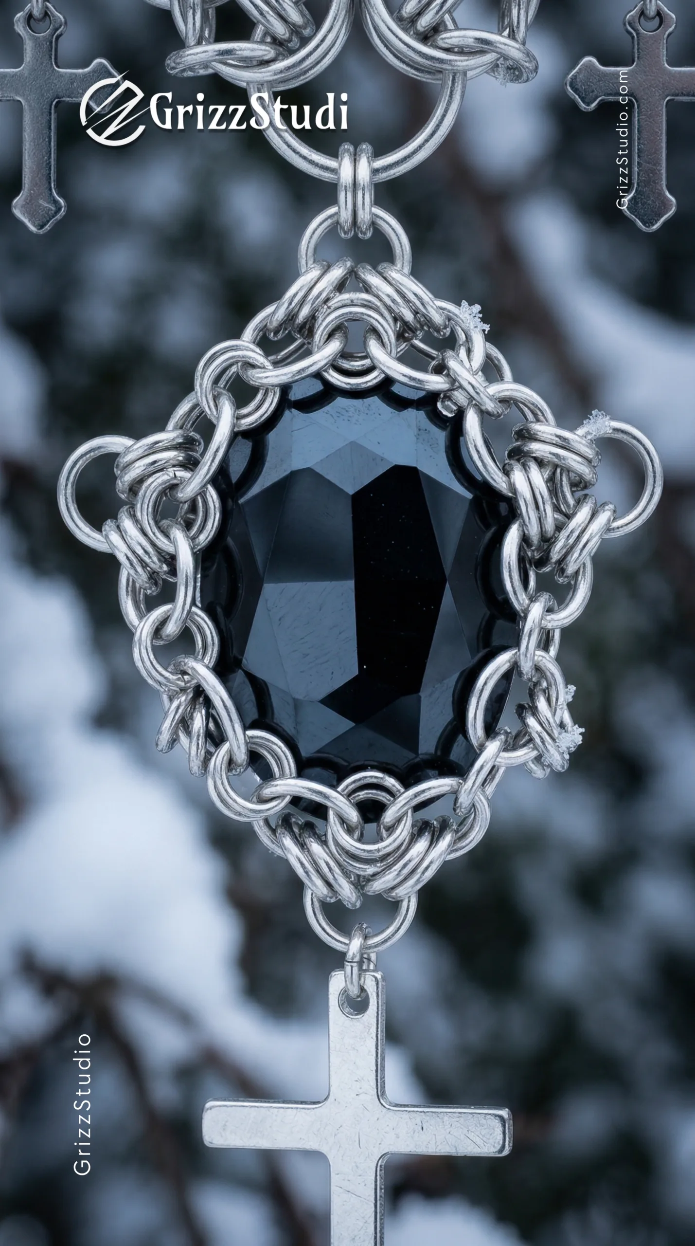 Obsidian Emblem Chainmail Necklace - Image 4