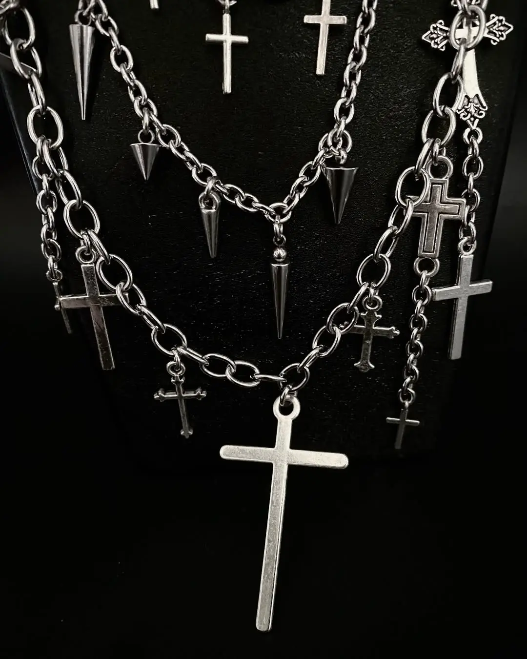 Grim Relic Layered Chainmail Necklace - Image 2