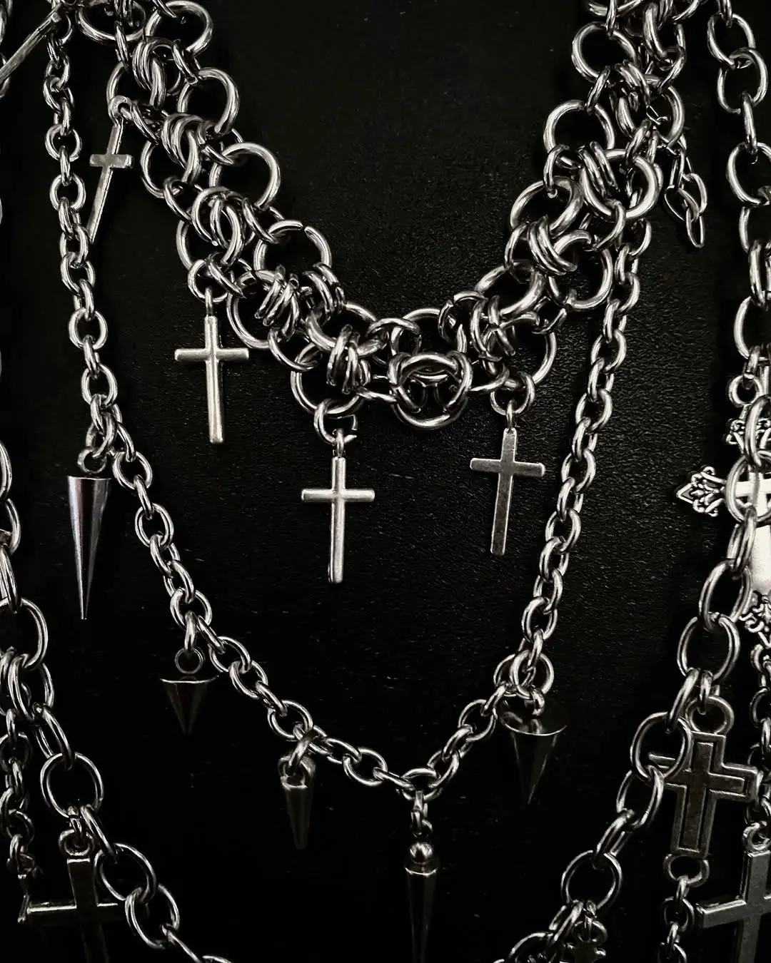 Grim Relic Layered Chainmail Necklace - Image 3