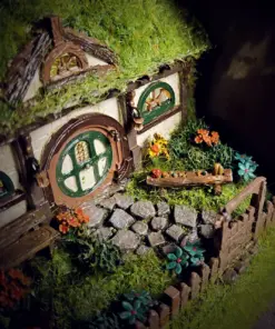 Alternative view of Hobbiton Hillside Book Nook - The Lord of the Rings