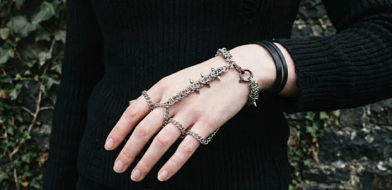 How to Wear a Gothic Hand Harness Without Making the Outfit Feel Costume-Like
